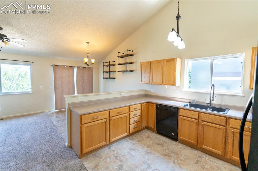 Image 11 of 33: Kitchen