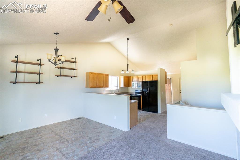 Image 12 of 33: Kitchen