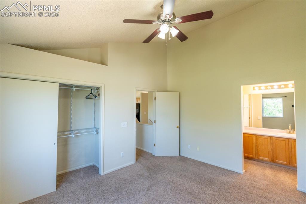 Image 19 of 33: Bedroom