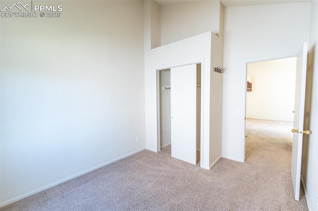 Image 6 of 33: Bedroom