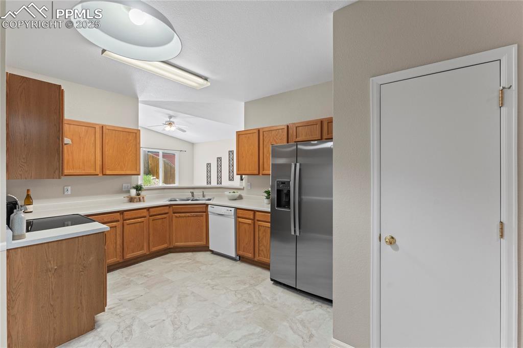 Image 11 of 44: Kitchen