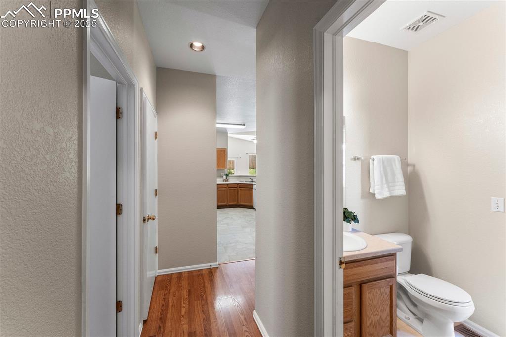 Image 24 of 44: Bathroom