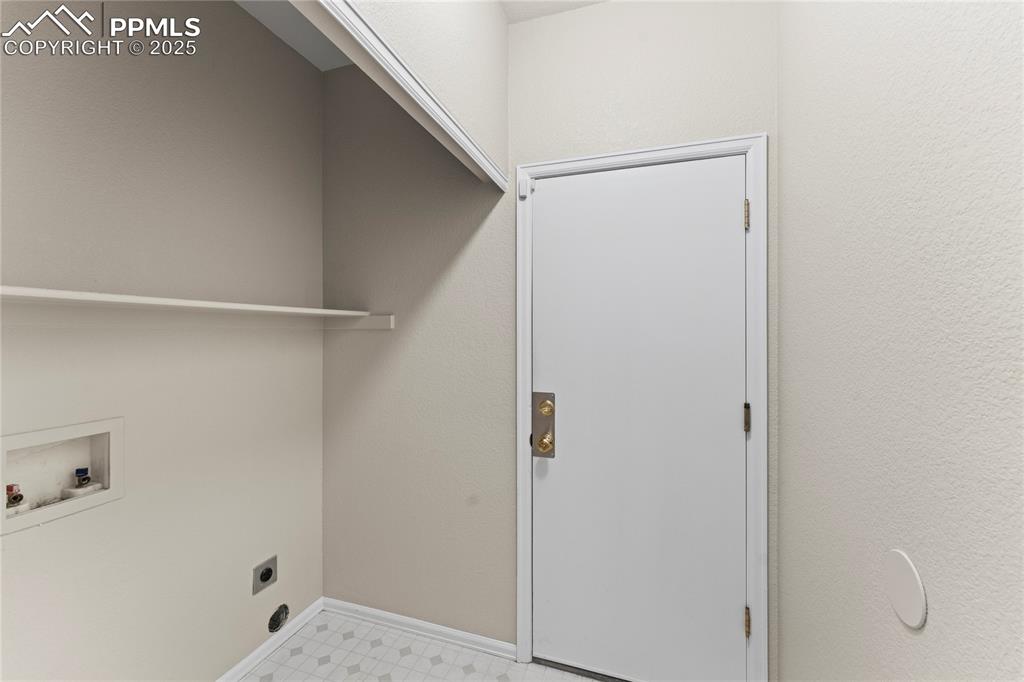 Image 26 of 44: Laundry