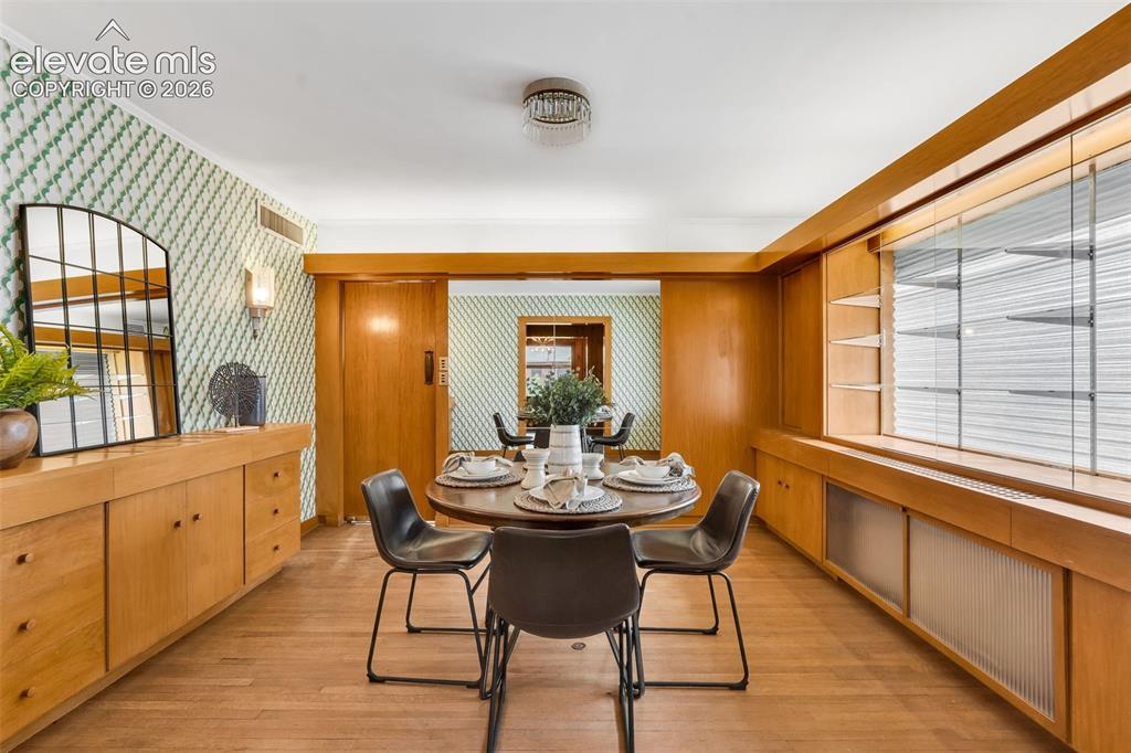 Image 23 of 41: Dining Area