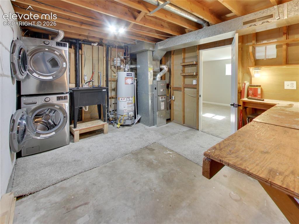Image 26 of 32: Utility Room