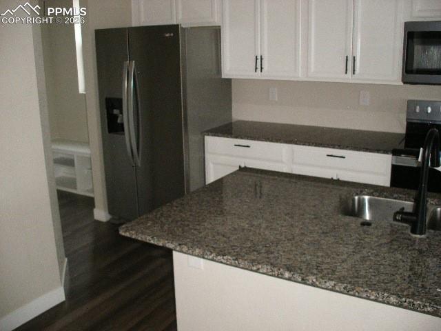 Image 11 of 43: Kitchen