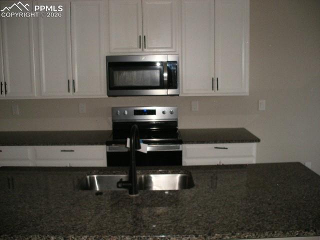 Image 12 of 43: Kitchen