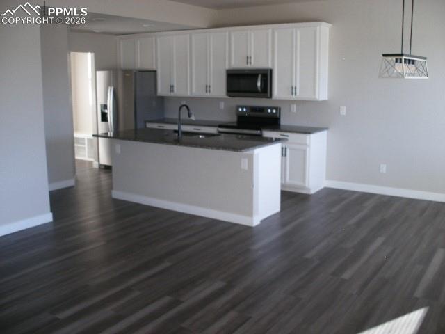 Image 14 of 43: Kitchen