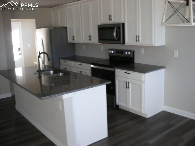 Image 15 of 43: Kitchen