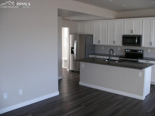 Image 17 of 43: Kitchen