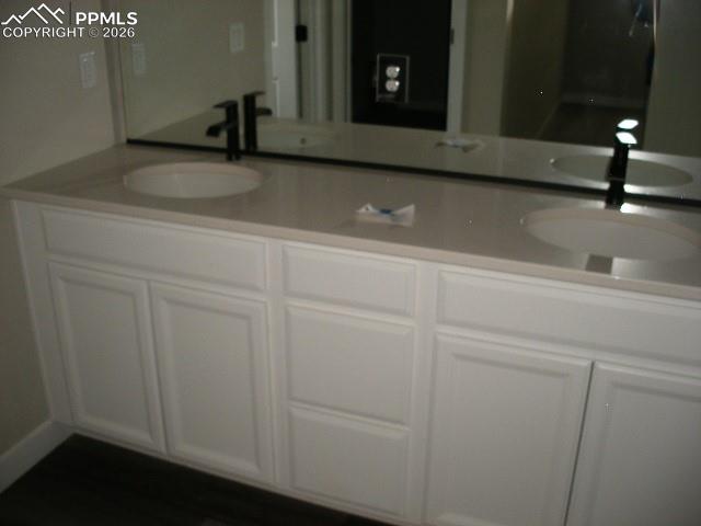 Image 22 of 43: Bathroom