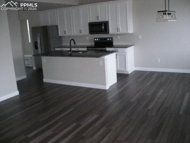 Image 7 of 43: Kitchen