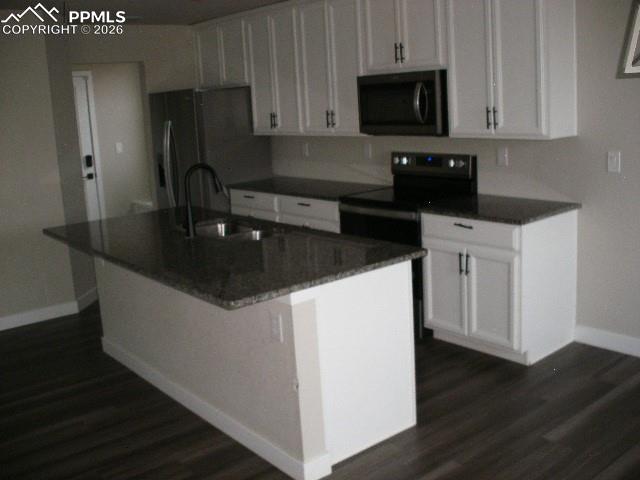 Image 9 of 43: Kitchen