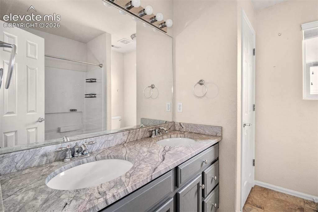 Image 11 of 16: Bathroom