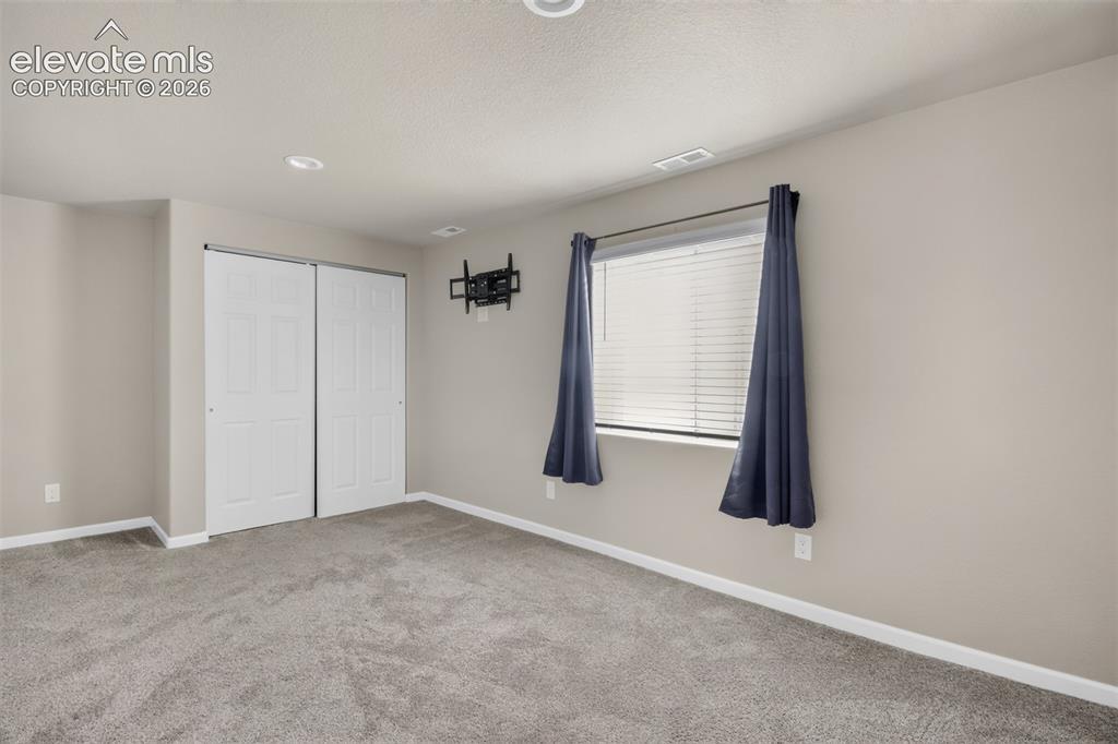 Image 15 of 16: Bedroom