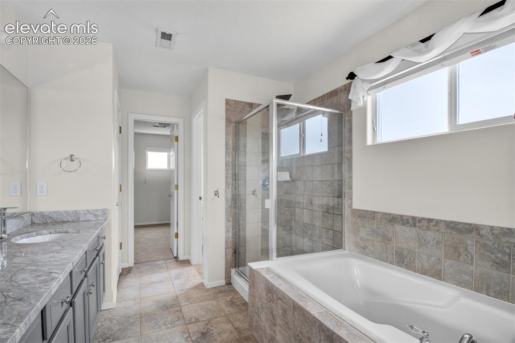Image 8 of 16: Bathroom