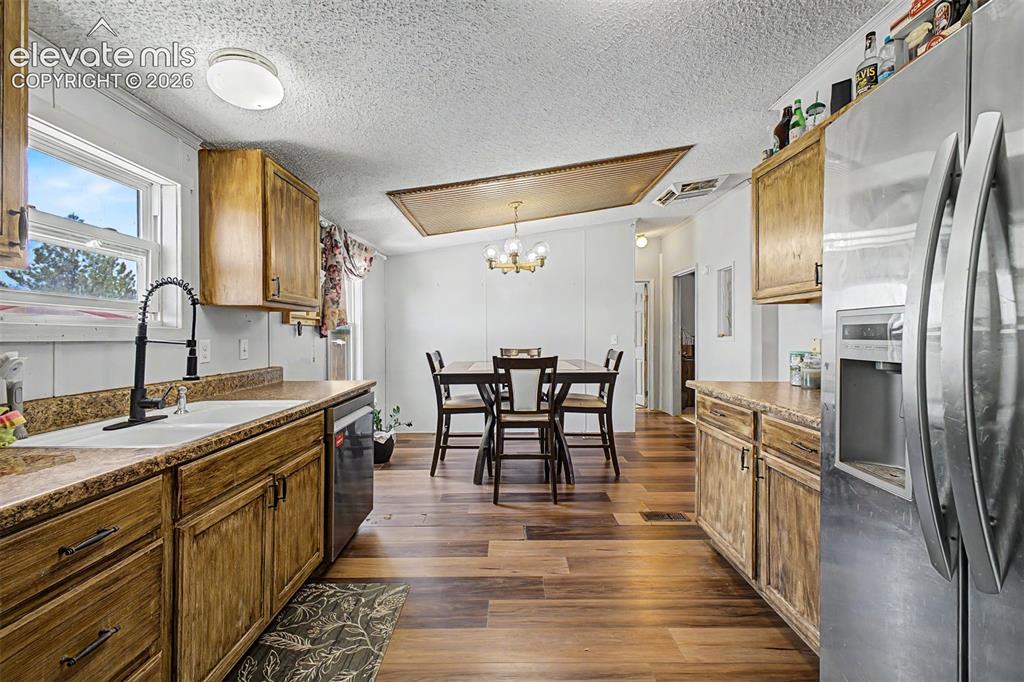Image 12 of 29: Kitchen