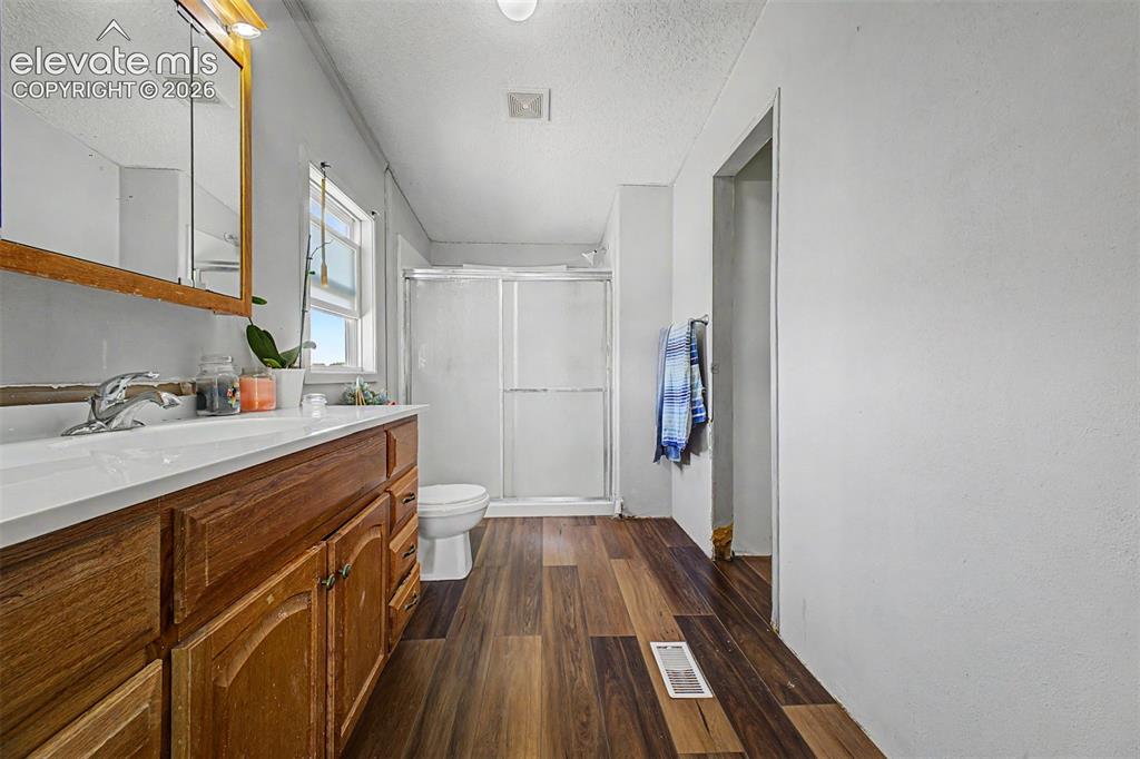 Image 15 of 29: Bathroom