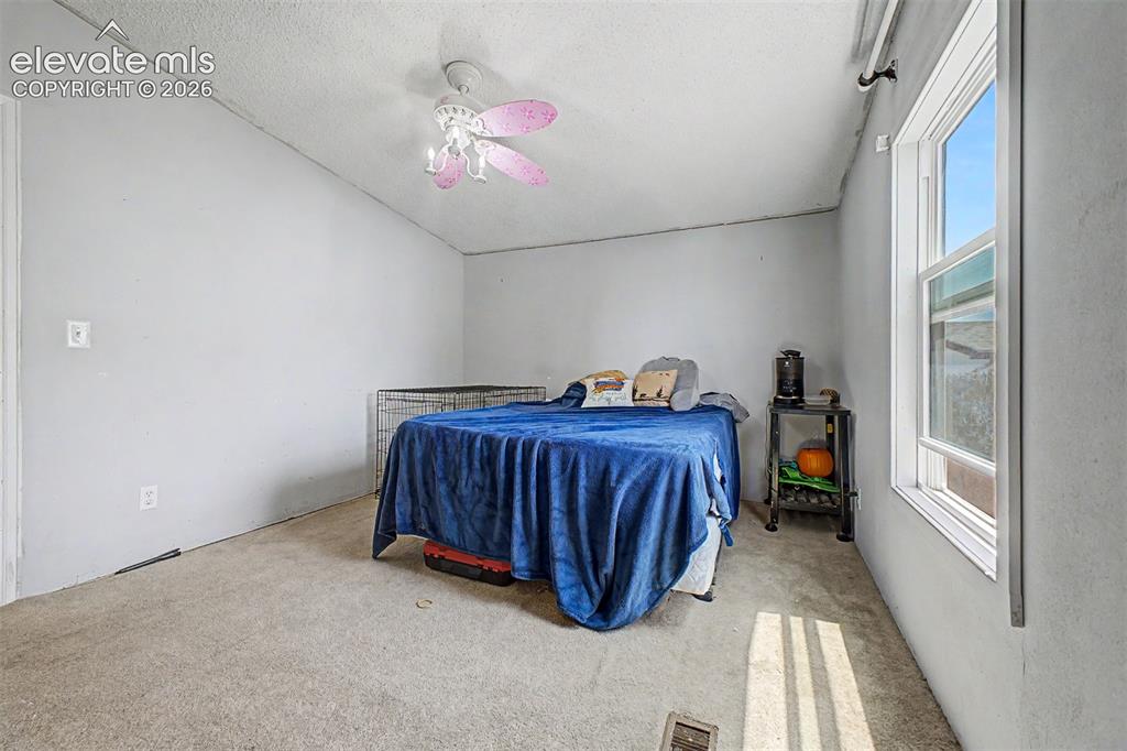 Image 17 of 29: Bedroom