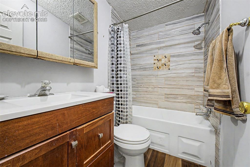 Image 18 of 29: Bathroom