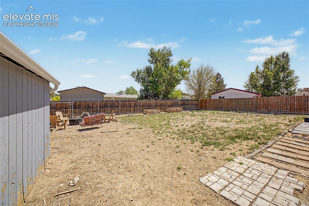 Image 22 of 29: Yard
