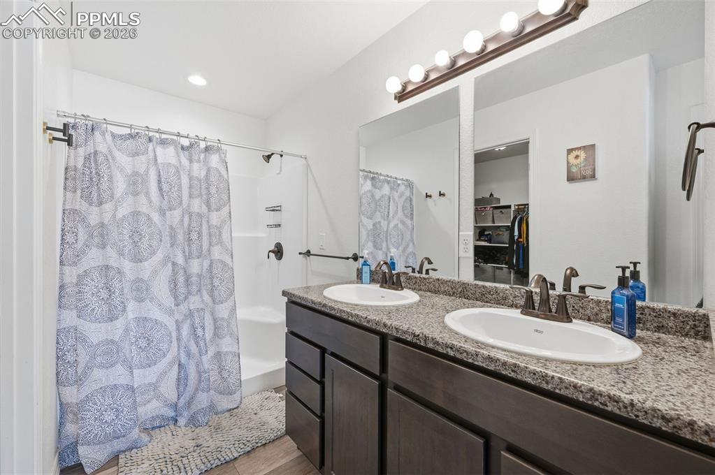 Image 11 of 22: Bathroom