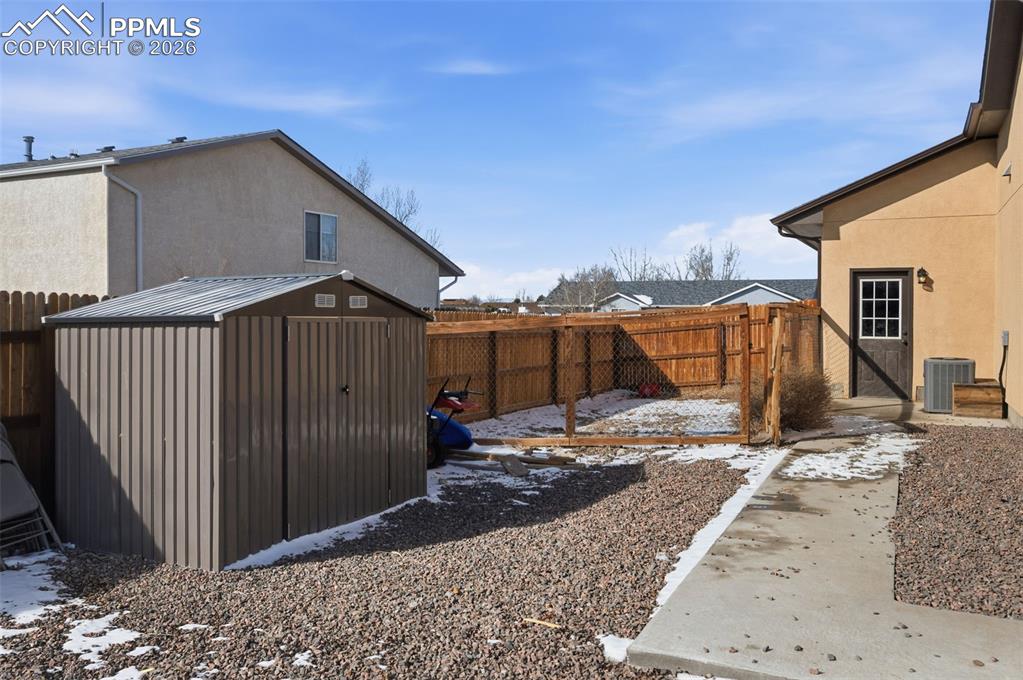 Image 20 of 22: Back of Structure