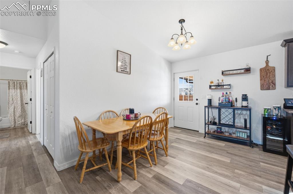 Image 8 of 22: Dining Area