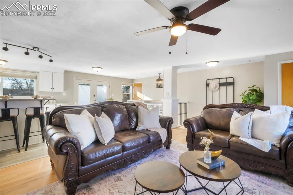 Image 10 of 50: Living Room