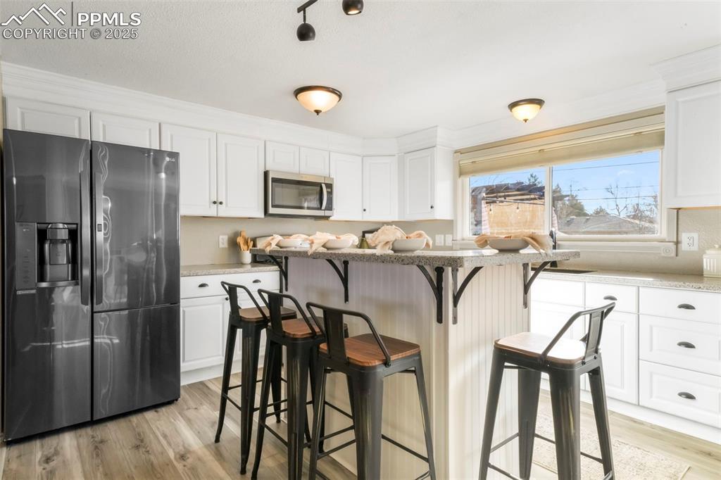 Image 12 of 50: Kitchen