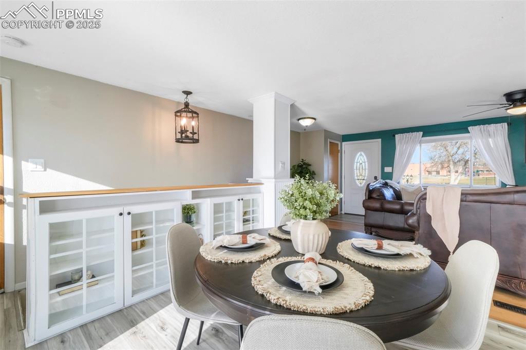 Image 18 of 50: Dining Area