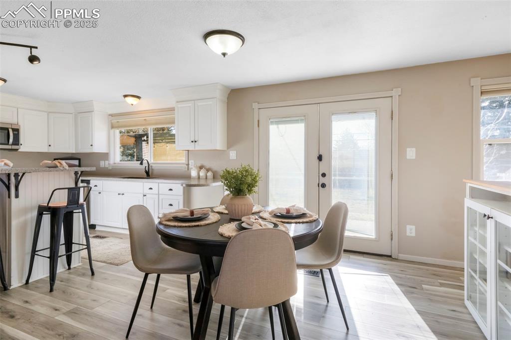 Image 19 of 50: Dining Area