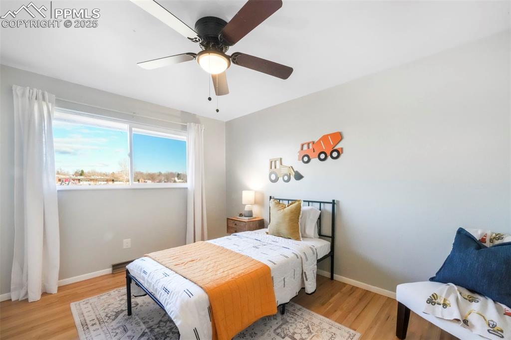 Image 25 of 50: Bedroom