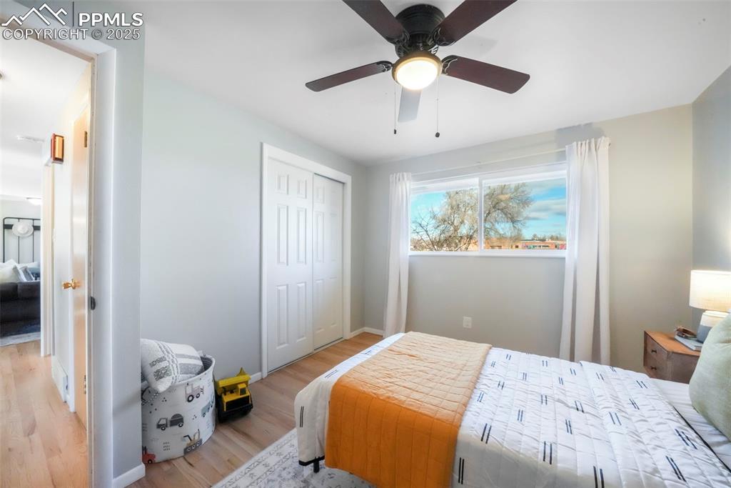 Image 26 of 50: Bedroom