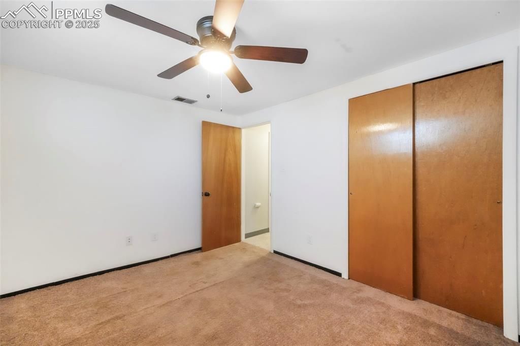 Image 34 of 50: Bedroom