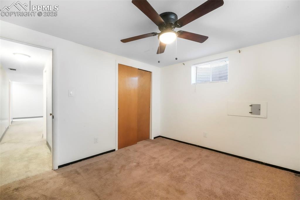 Image 35 of 50: Bedroom