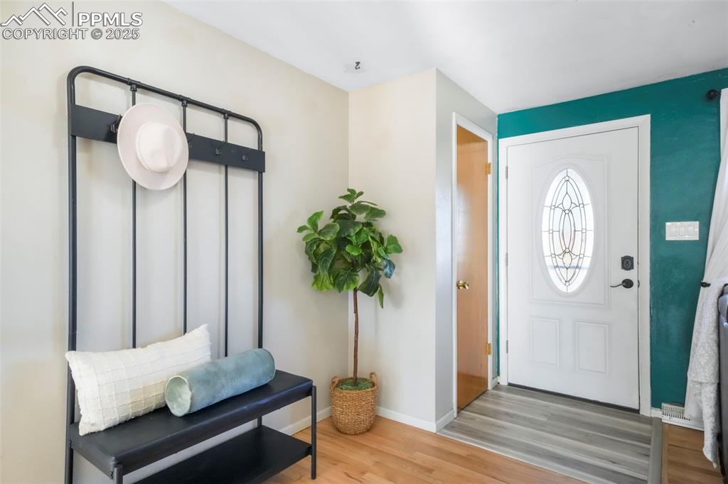 Image 5 of 50: Entry