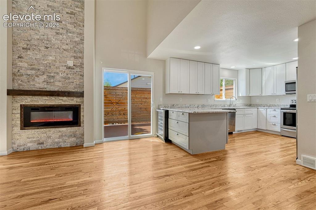 Image 13 of 47: Kitchen