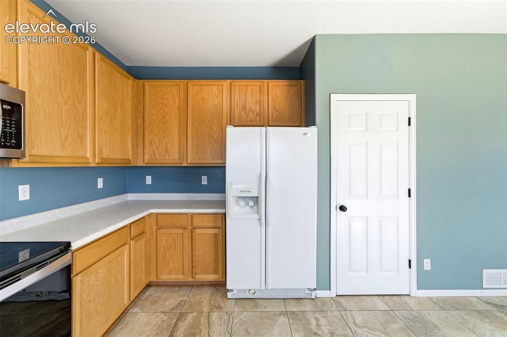 Image 10 of 48: Kitchen