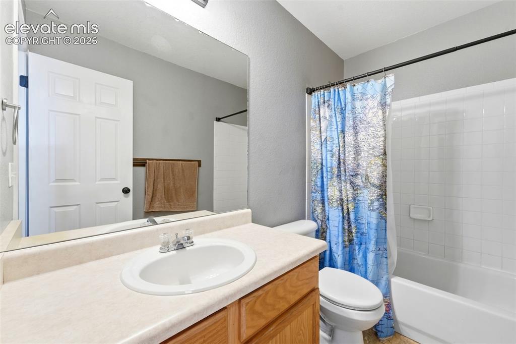 Image 20 of 48: Bathroom