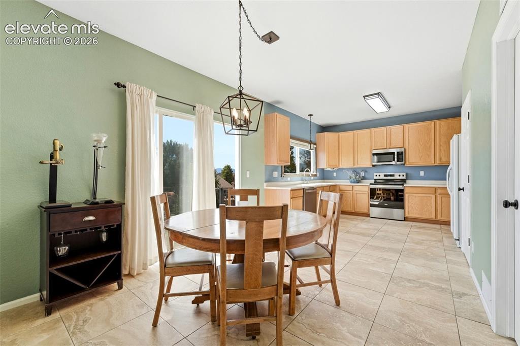 Image 36 of 48: Dining Area
