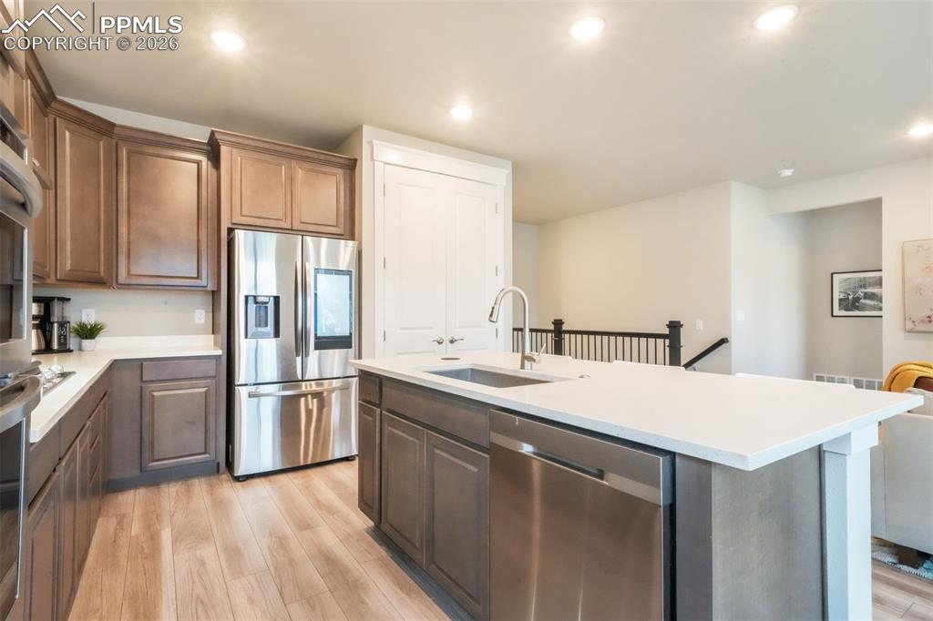 Image 15 of 50: Kitchen