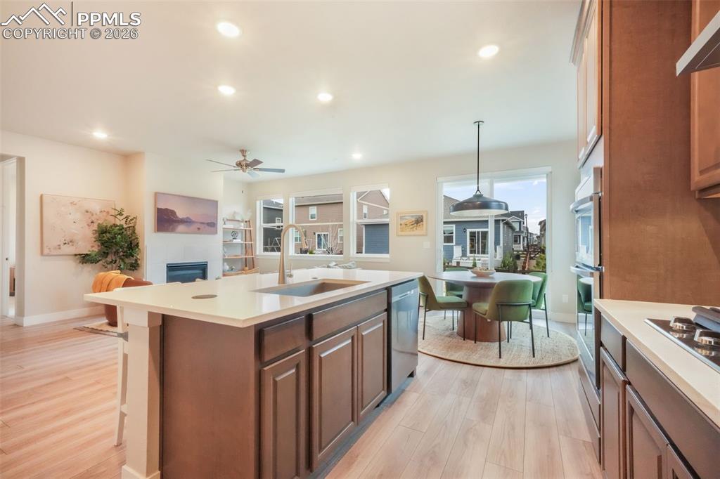 Image 19 of 50: Kitchen