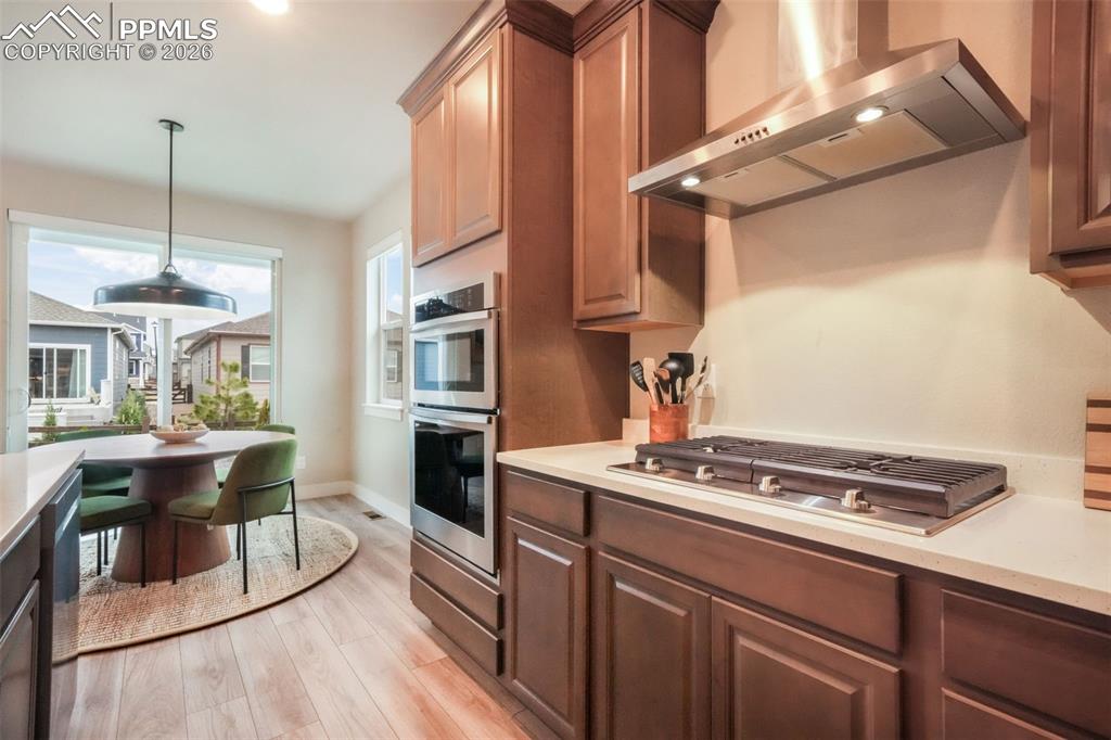 Image 20 of 50: Kitchen