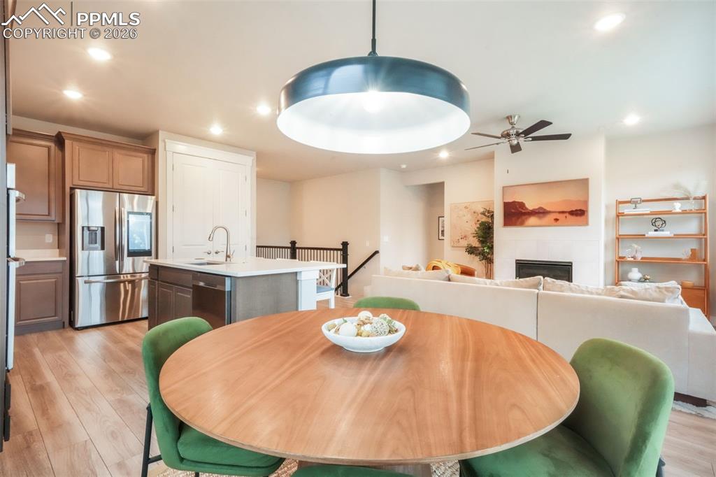 Image 22 of 50: Dining Area