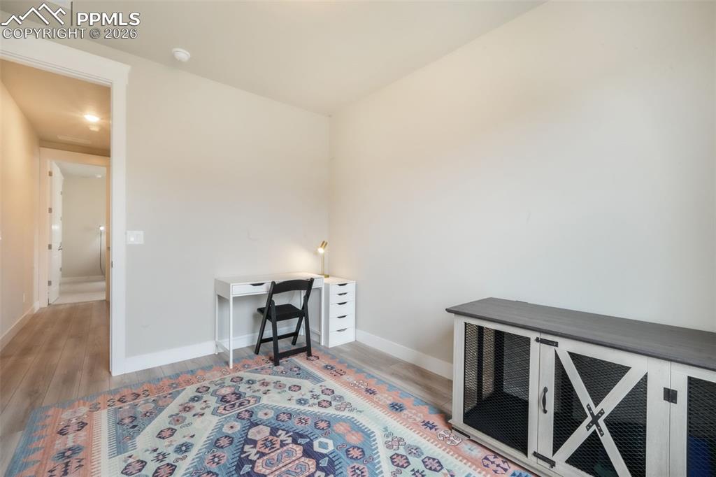 Image 34 of 50: Bedroom