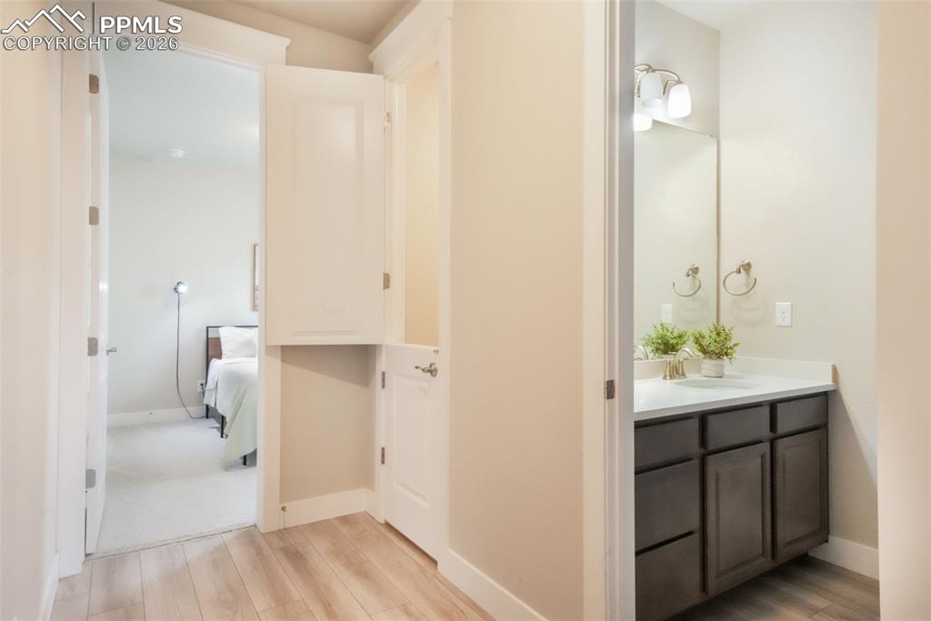 Image 37 of 50: Bathroom