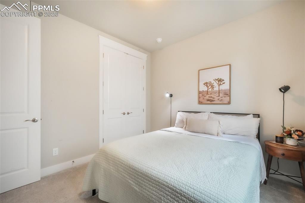 Image 40 of 50: Bedroom