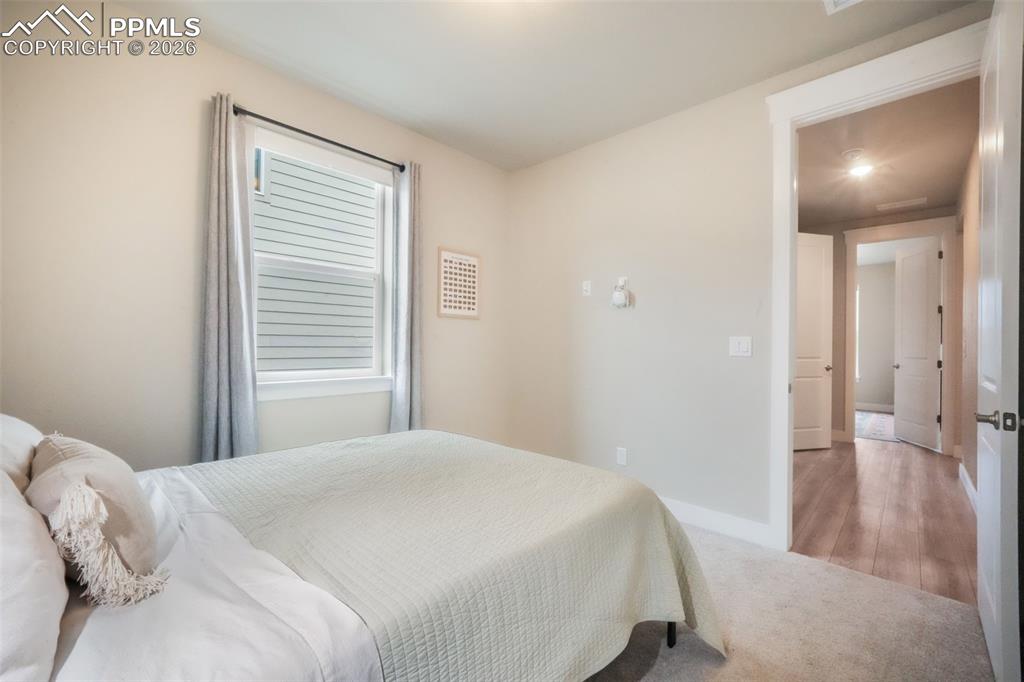 Image 41 of 50: Bedroom