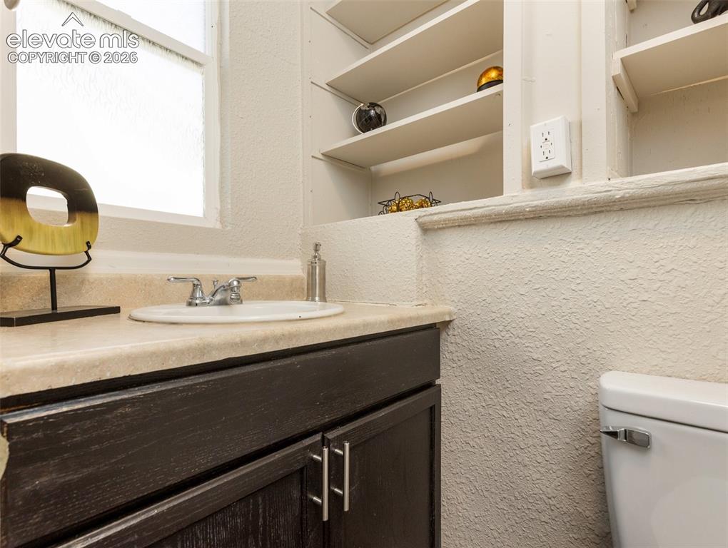 Image 11 of 35: Bathroom